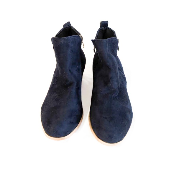 NWOT Mystery blue faux suede flat bootie. size 42 US 10 - Picture 3 of 6